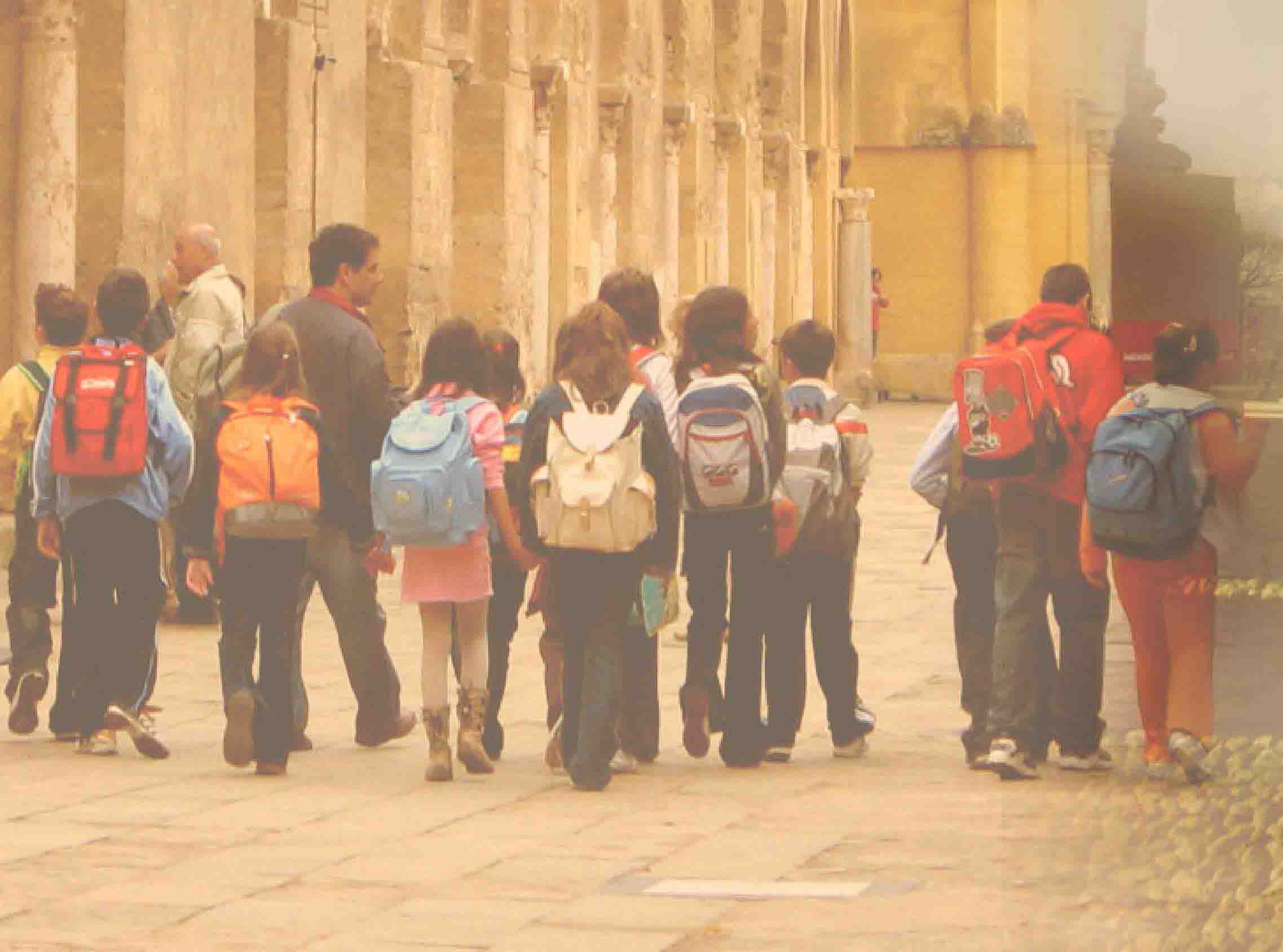 Foto di studenti che visitano la Basilica di Superga