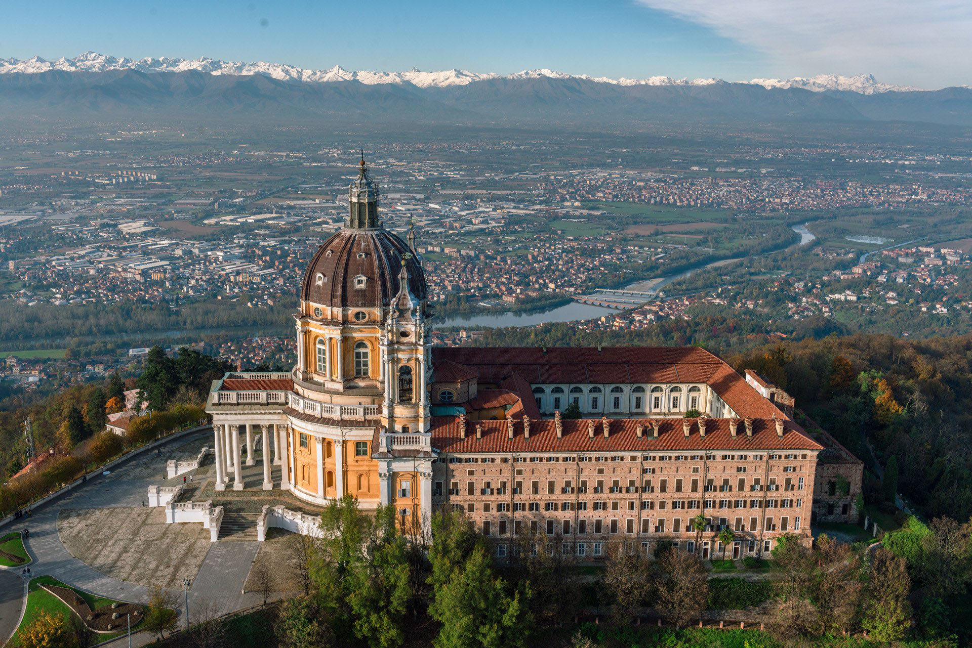 Vista della Basilica di Superga dall'alto