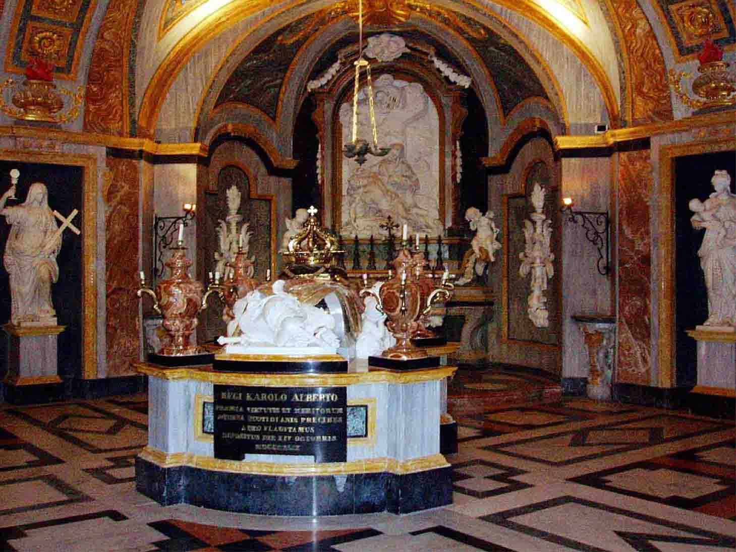 Foto delle tombe reali della Basilica di Superga