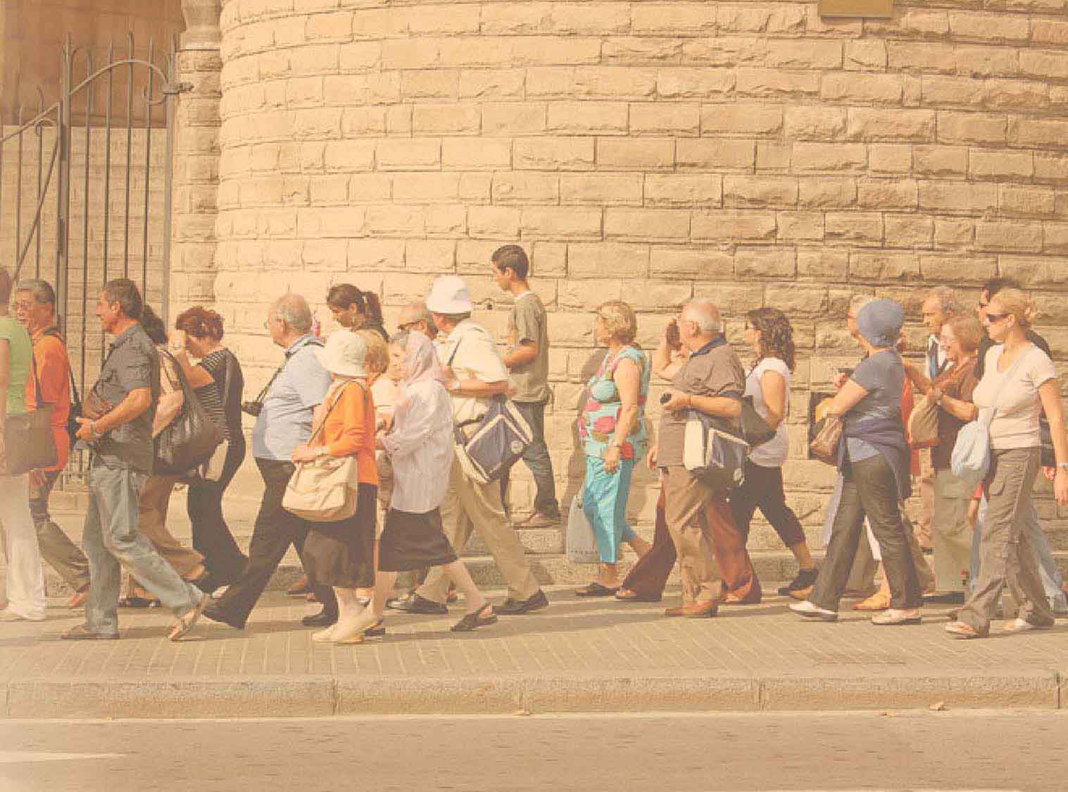 Gruppo di persone che visita la Basilica di Superga