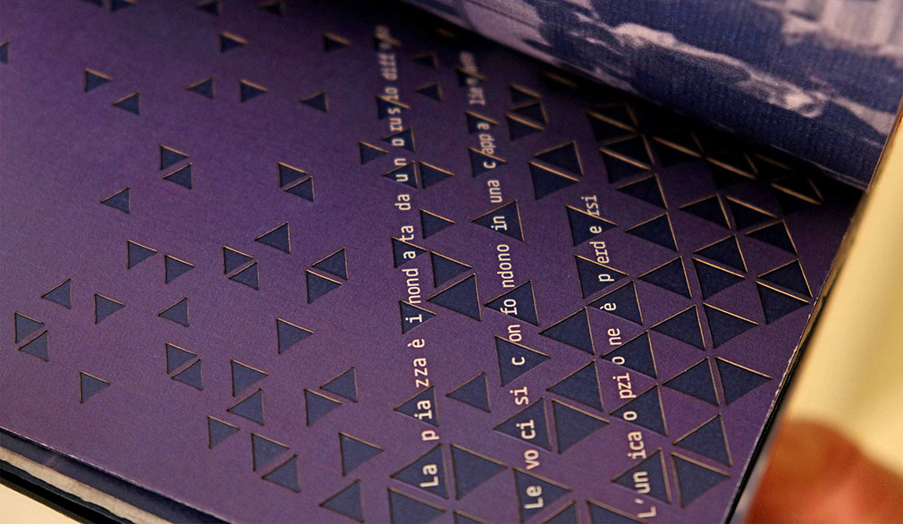 Foto dell'interno del libro Antitesi