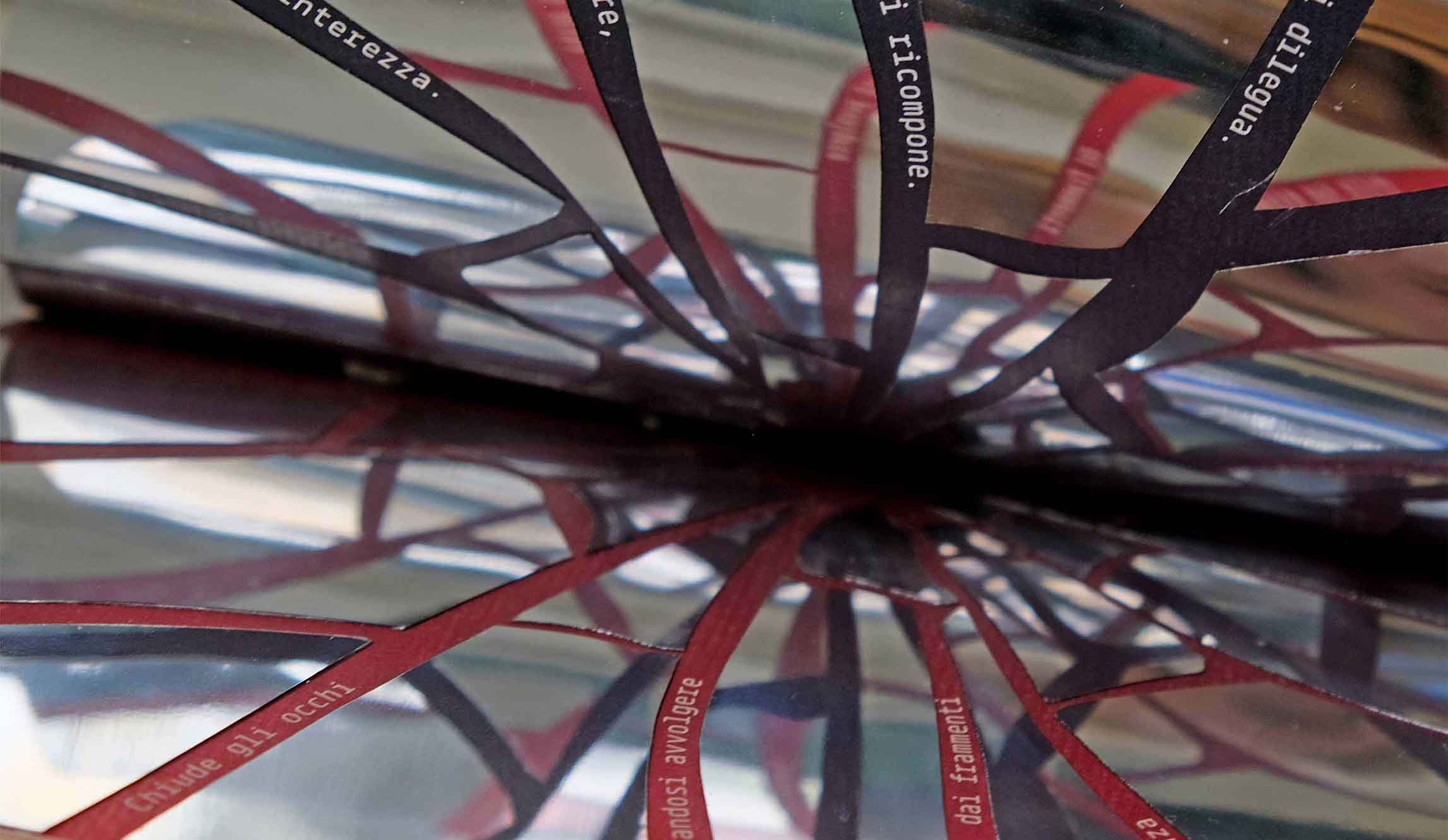 Foto dell'interno del libro Antitesi